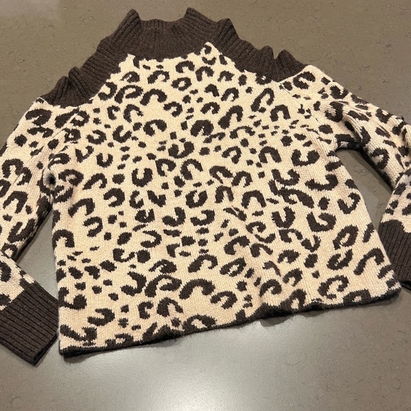 Cold Shoulder All Over Pattern Sweater Sz: S - Picture 11 of 14